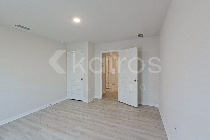 Building Photo - 417 Monarch Ln