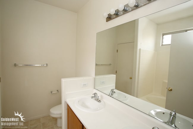 Building Photo - Charming 3Bdm 2Ba Home in Gated Cactus Springs!