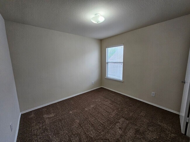 Building Photo - Available now ready for immediate move in