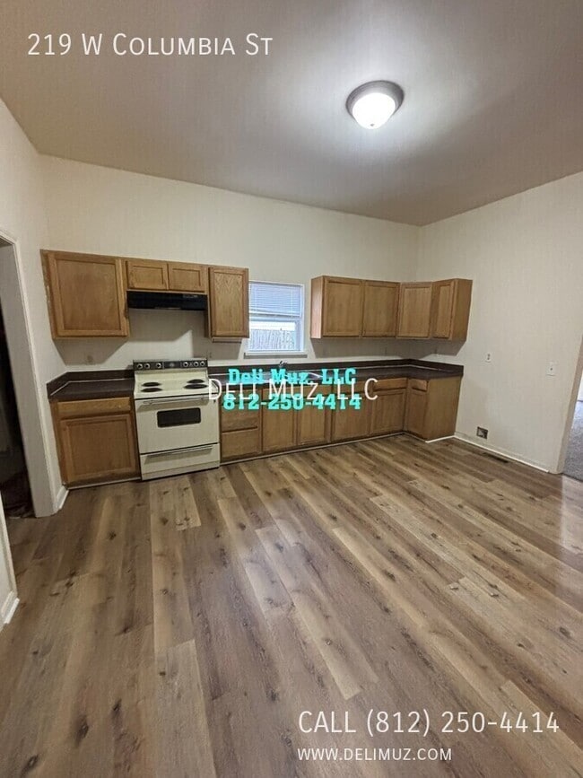 Building Photo - 219 W Columbia St