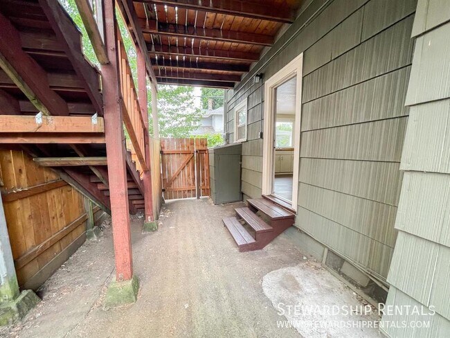 Building Photo - 1543 Ferry St