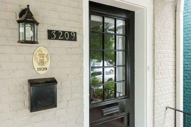 Building Photo - 3 Bedroom Home off of Patterson Ave **Avai...