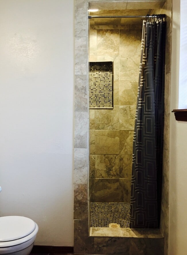 Building Photo - Charming 3BD 2BA Home in Yukon!!!