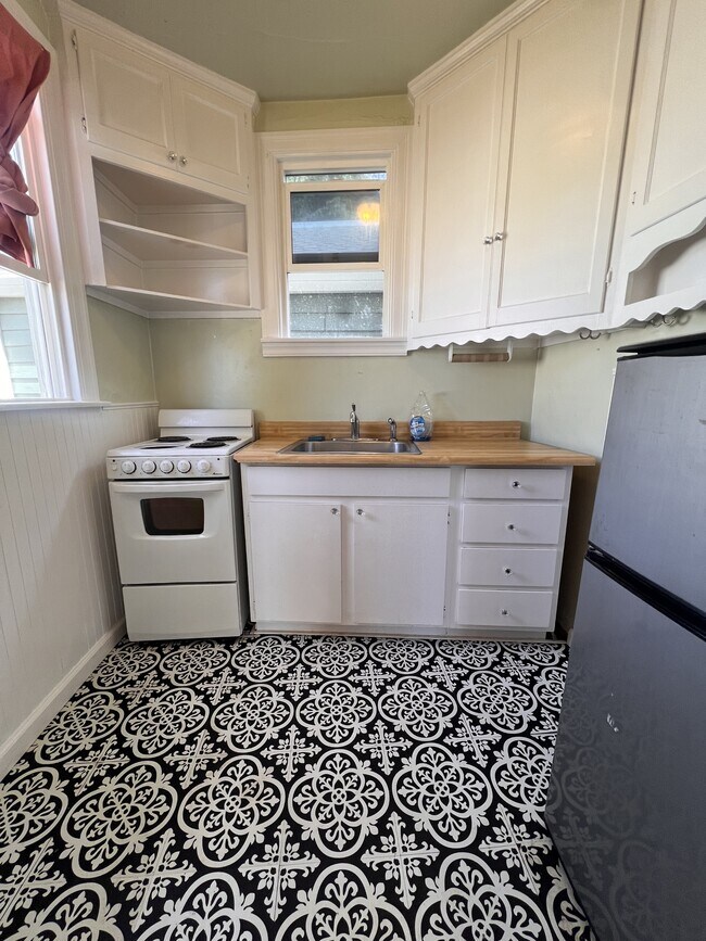 Building Photo - 415 S Auburn St