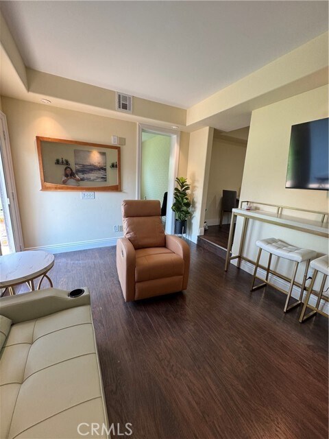 Building Photo - 671-671 E Sunset Dr N