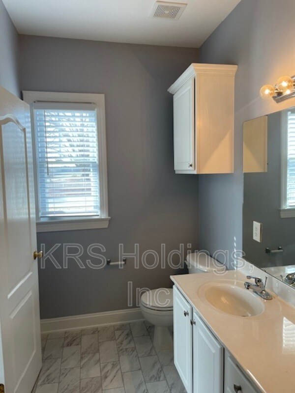 Building Photo - 1617 Mudham Rd