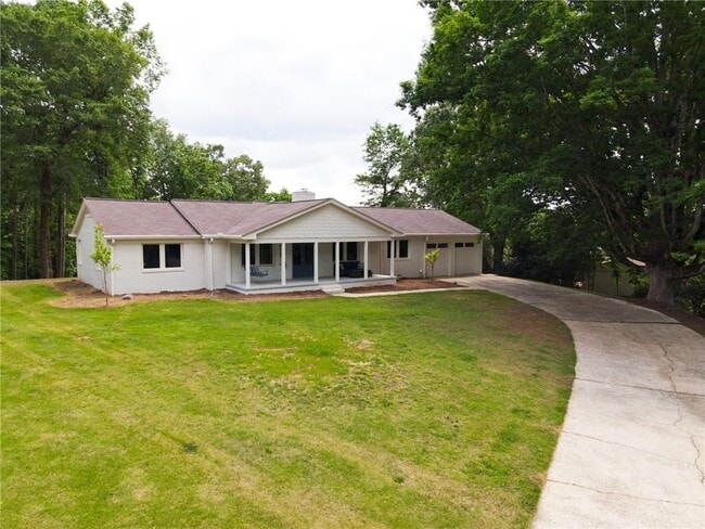 Primary Photo - 745 Honeysuckle Rd