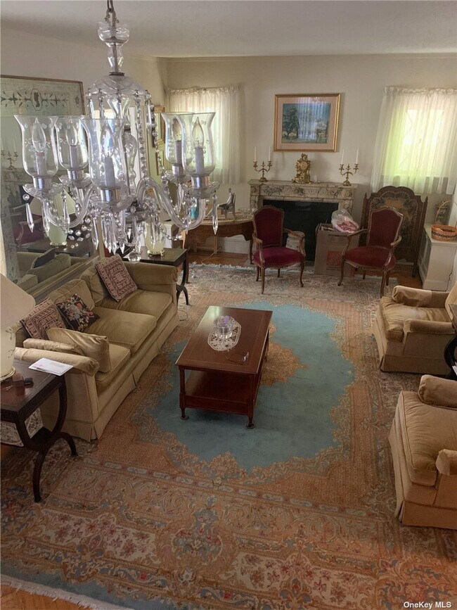 Building Photo - 70-20 Harrow St