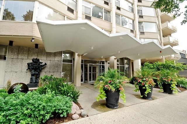 Building Photo - 555 W Cornelia Ave
