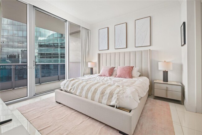 Building Photo - 200 Biscayne Blvd Way