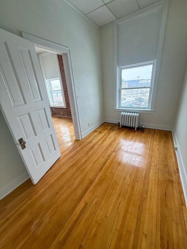 Building Photo - 10 1/2 N Minnesota St