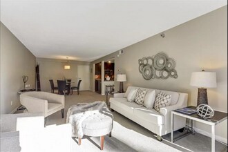 Building Photo - 1Bd/1Ba with Heated Parking, Stainless Steel Appliances, and Pool Access