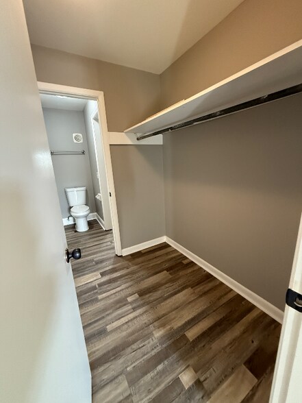 Building Photo - 555 N Dupont Ave