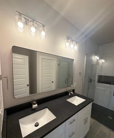 Building Photo - 5621 San Jacinto Dr