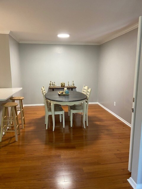 Building Photo - 1002 Woodland Vlg