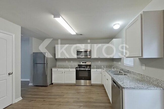 Building Photo - 305 Cedar Ridge
