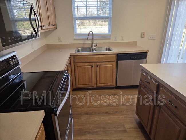 Building Photo - 125 Trellis Way