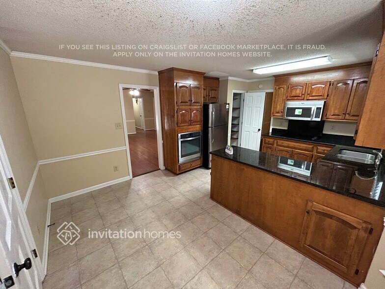 Building Photo - 3309 Clay Ct