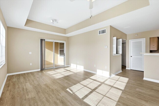 Building Photo - 1015 Villagio Cir