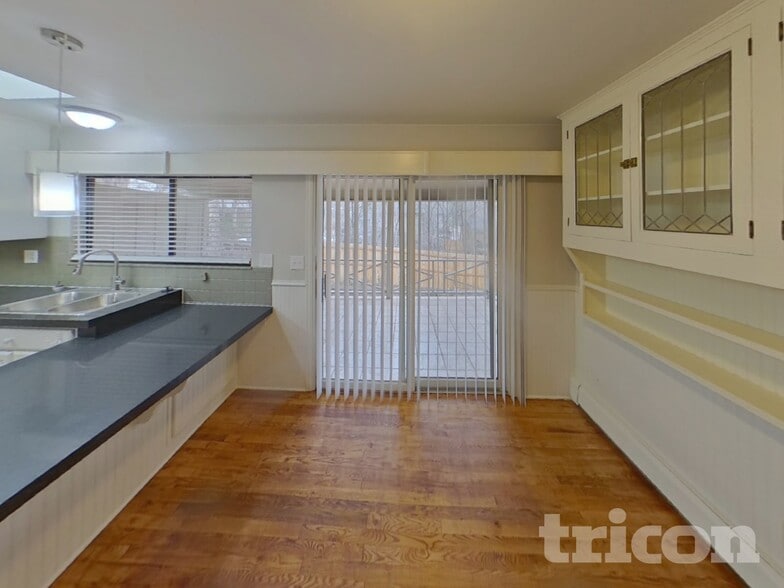 Building Photo - 2212 Woodburn St