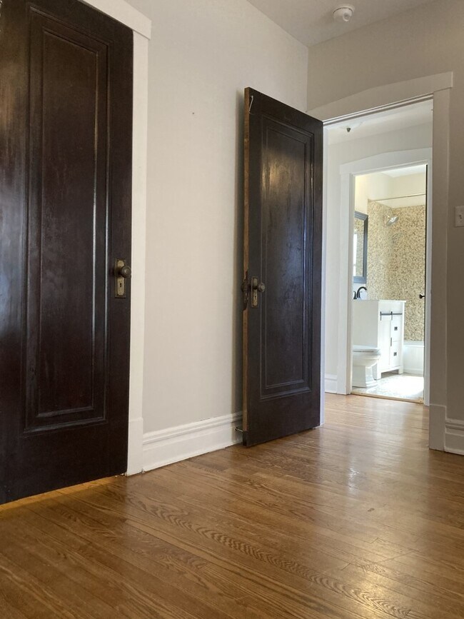 Building Photo - 619 Washington Blvd