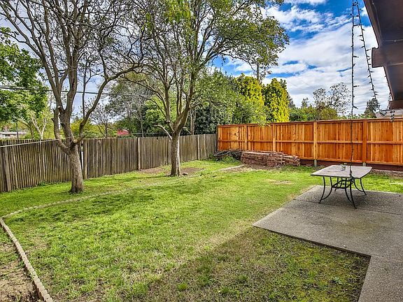 Building Photo - "Charming 3-Bedroom Home with Granite Touc...