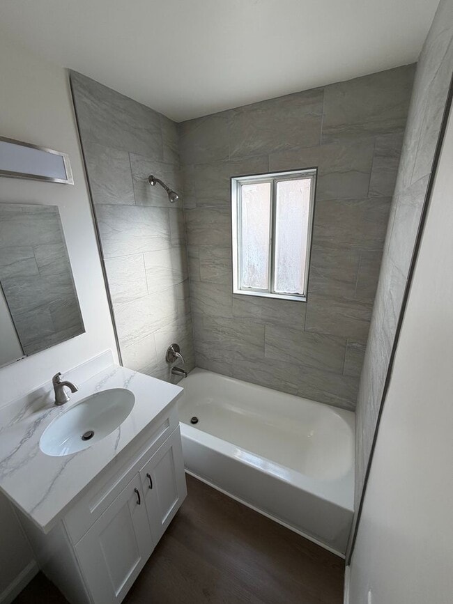 Building Photo - Spacious Home in Prime Pacific Beach Location