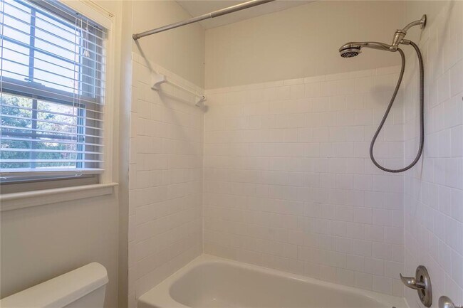 Building Photo - 149 Ledyard Dr