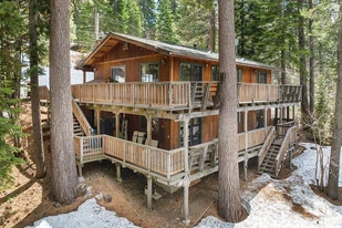 Building Photo - 1435 Thunderbird Dr