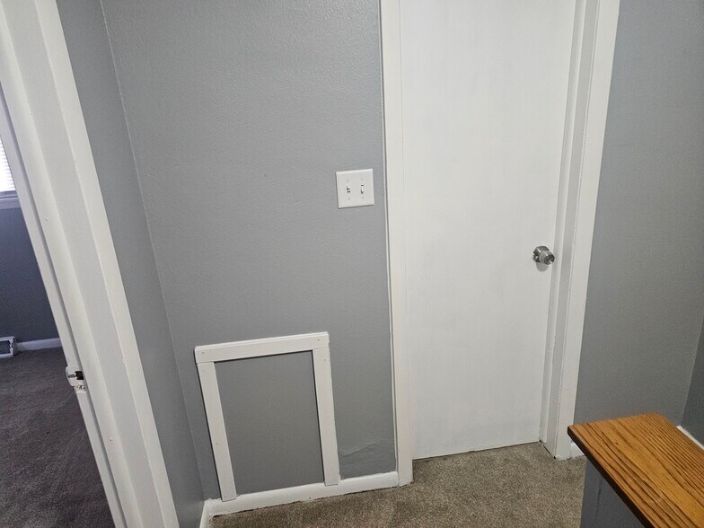 Upstairs bathroom and bedrooms - 1112 13th St S