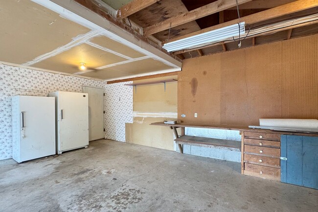Building Photo - Large Home on Large Lot in Sequim