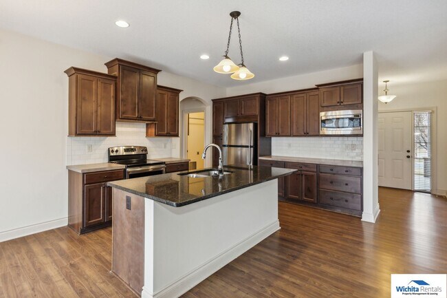 Building Photo - 4 bedroom 3 bath - Andover - ***Andover Sc...