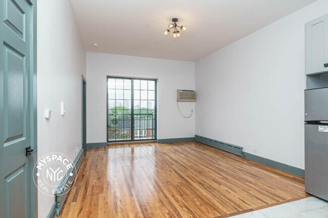 Primary Photo - 52 Monitor St