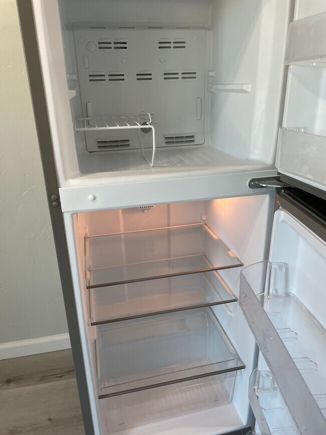 Building Photo - 7555 Linda Vista Rd