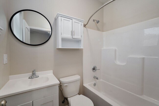 Building Photo - 304 S Hampton Ave