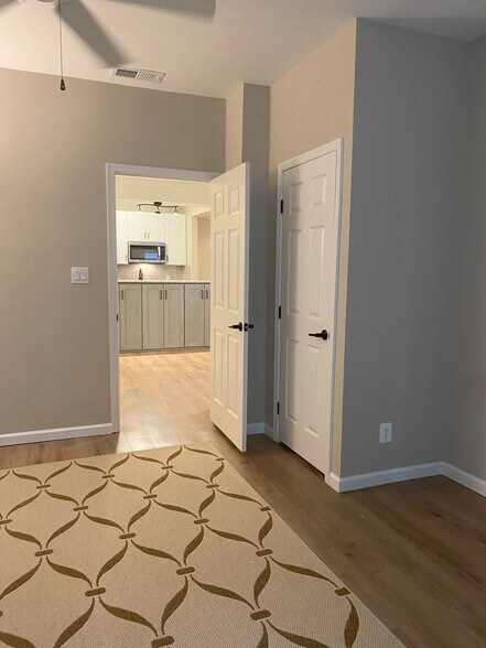 Building Photo - 46628 Drysdale Ter