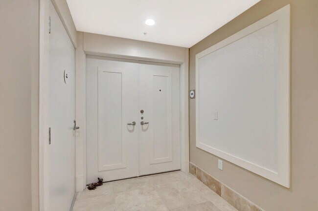 Building Photo - 155 S Ocean Ave