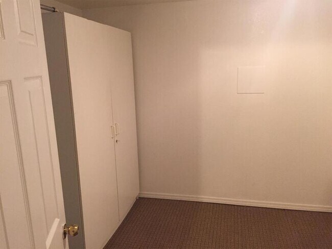 Building Photo - 2817 W 36th Ave