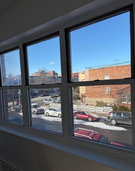 Building Photo - 21-75-2148 48th St