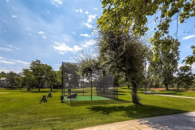 Building Photo - (55+) Newly Renovated 2br Condo in the Hea...