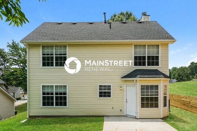 Building Photo - 5 Bedroom Pet-Friendly Home in Douglasville, GA with Main Street Renewal