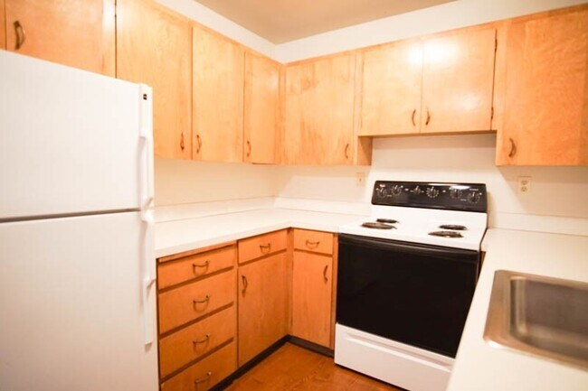 Building Photo - Mid-Century 2-Bedroom in Sullivan's Gulch-...