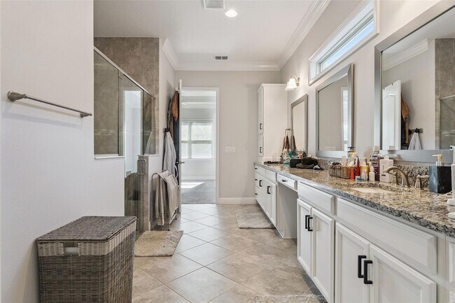 Building Photo - 10151 Henbury St