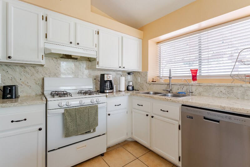 Building Photo - 8412 Surfs Up Dr