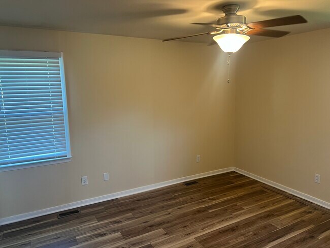 Building Photo - 11425 Walton Lake Rd