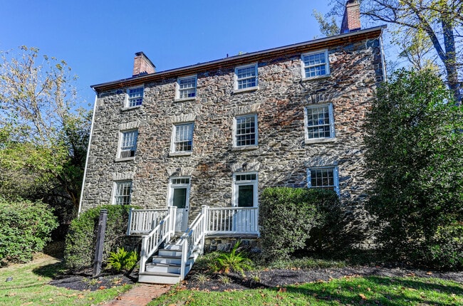 Building Photo - 804 Oella Ave