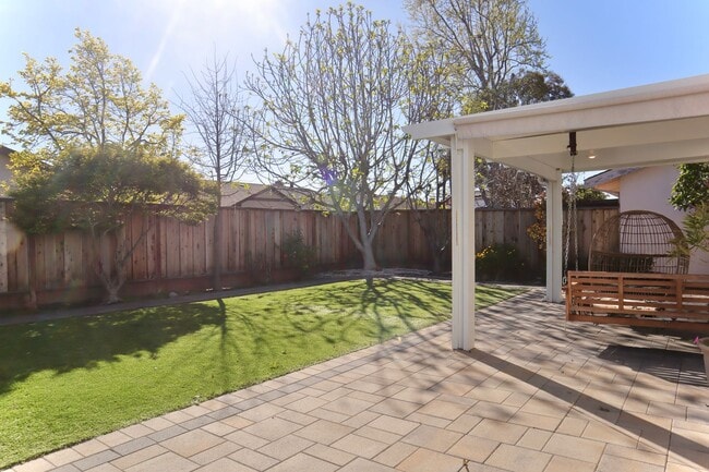 Building Photo - Wonderful 4 Bedroom Home in Fremont – Beautiful Backyard!