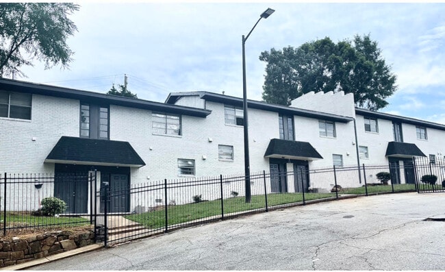Exterior Building Classic Townhomes - 2400 Blue Harmony