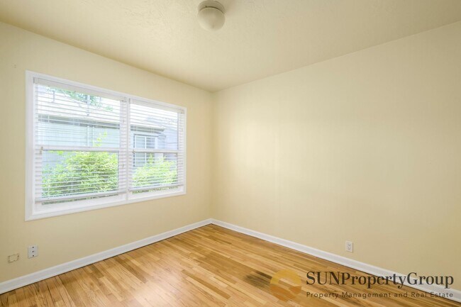 Building Photo - Newly Updated Liberty Wells Duplex!!