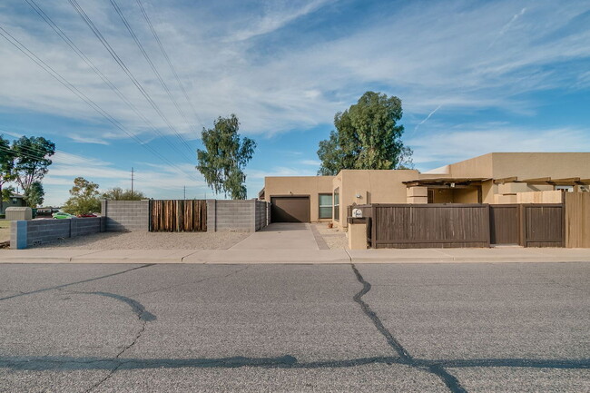 Building Photo - 460 N 64th Pl